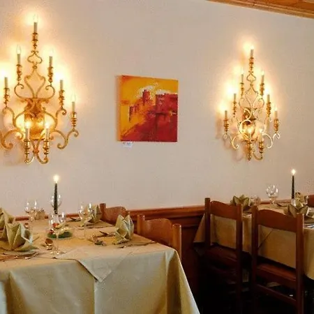 丘坲斯坦酒店 3* 瓦伦施塔特